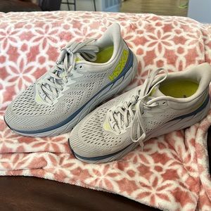 Hoka ONE ONE